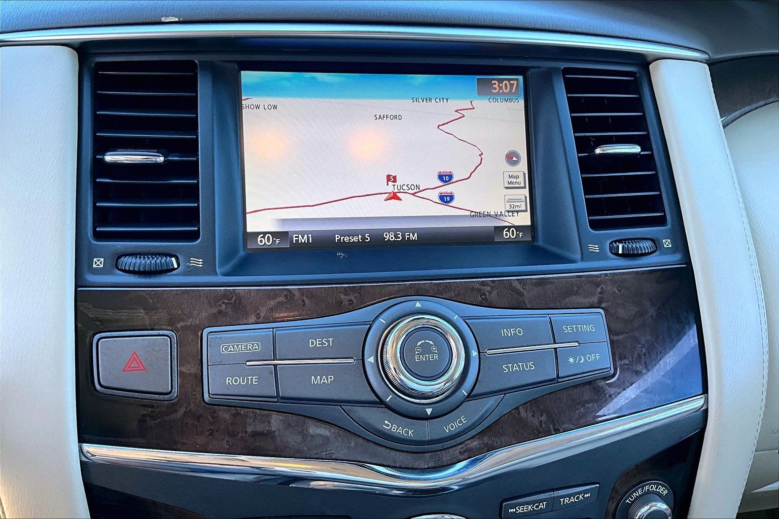 Used 2011 INFINITI QX56 4WD w/ Deluxe Touring Pkg image 23