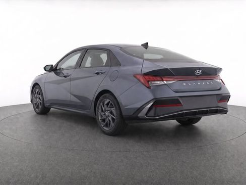 Used 2024 Hyundai Elantra SEL FWD image 7