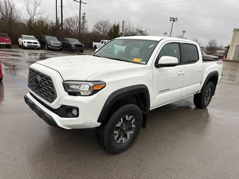 Used 2023 Toyota Tacoma TRD Off-Road image 2