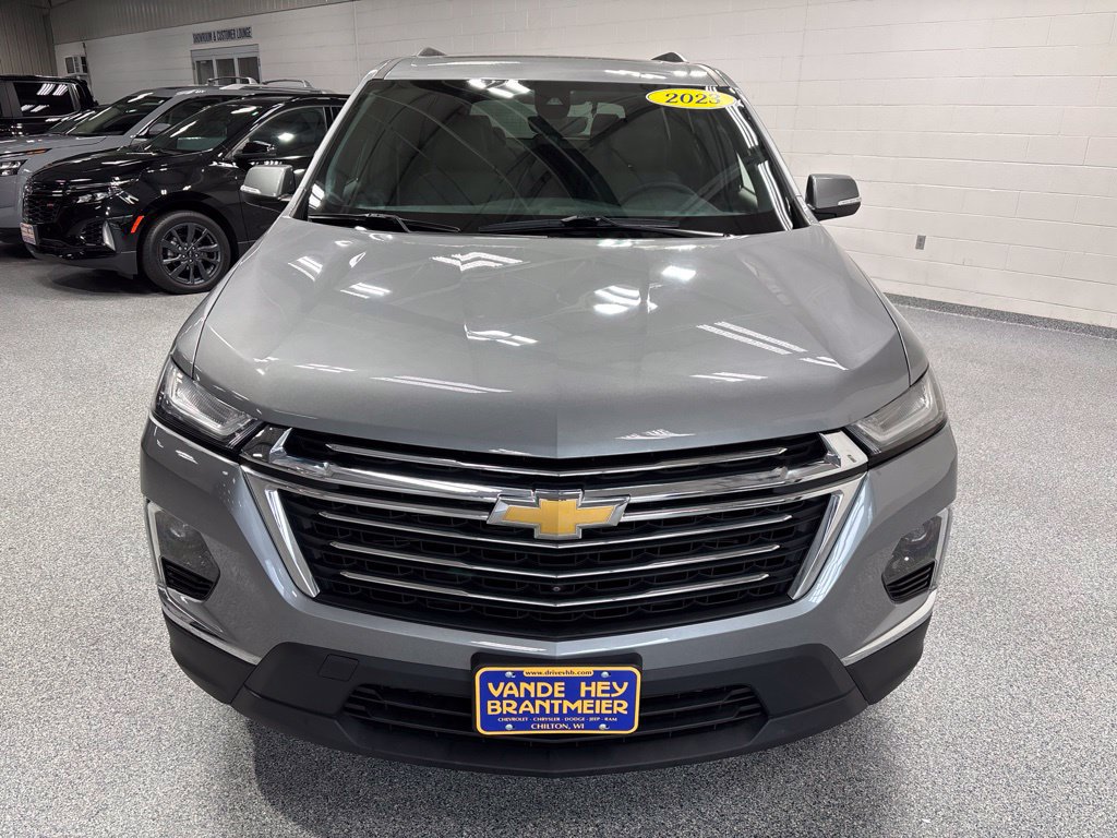 Used 2023 Chevrolet Traverse LT w/ LT Premium Package AWD/4WD image 2