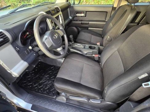 Used 2008 Toyota FJ Cruiser 4WD image 2