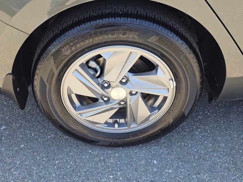 Certified 2025 Hyundai Elantra SE FWD image 7