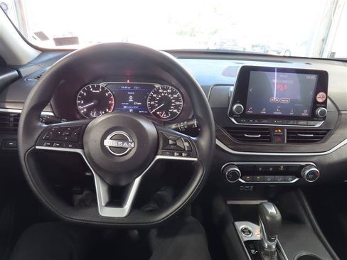 Used 2025 Nissan Altima 2.5 SV FWD image 20