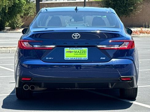 Used 2025 Toyota Camry SE FWD image 12