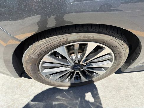 Used 2018 Ford C-MAX Titanium w/ Equipment Group 301A FWD image 4