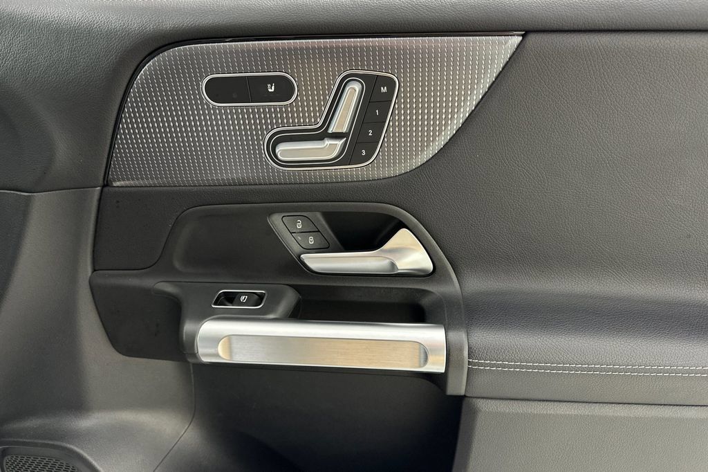 Certified 2022 Mercedes-Benz GLB 250 4MATIC image 23