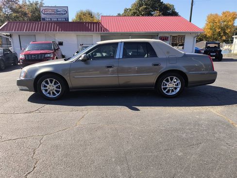 Used 2010 Cadillac DTS Luxury image 2