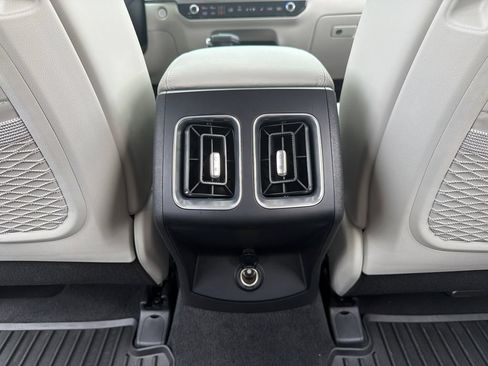 Used 2025 Kia Sorento S AWD/4WD image 13