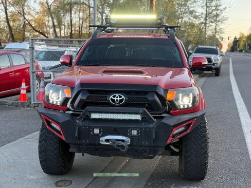 Used 2015 Toyota Tacoma 4x4 Double Cab w/ TRD Sport Package image 2