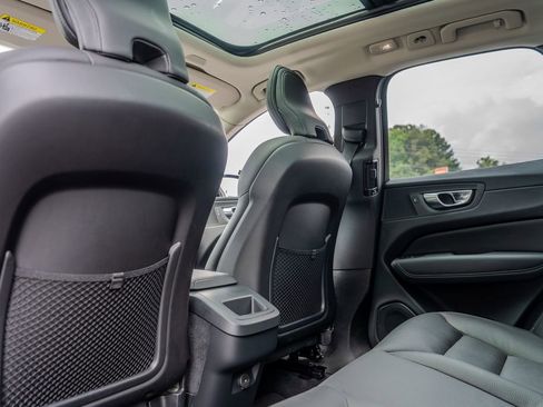 Used 2025 Volvo XC60 B5 Plus AWD/4WD image 19