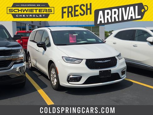 Used 2025 Chrysler Pacifica Select FWD image 1