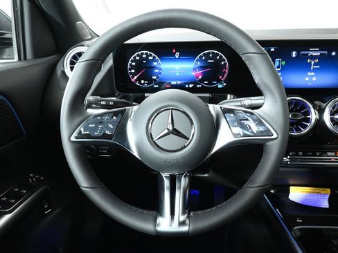 Used 2025 Mercedes-Benz GLA 250 4MATIC image 14