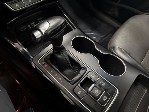 Used 2019 Kia Sorento SX image 29