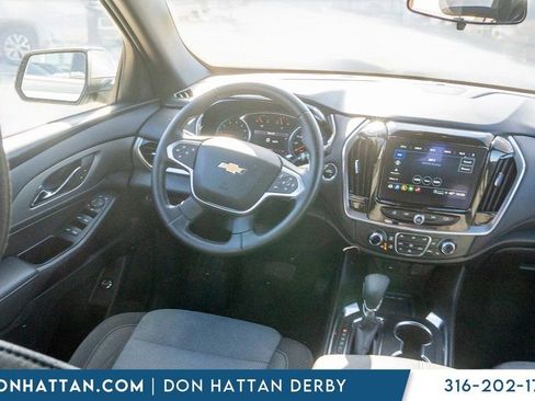 Used 2023 Chevrolet Traverse LT image 19