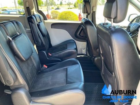 Used 2019 Dodge Grand Caravan SXT FWD image 18