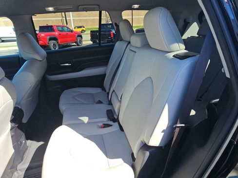 Certified 2024 Toyota Grand Highlander AWD image 26
