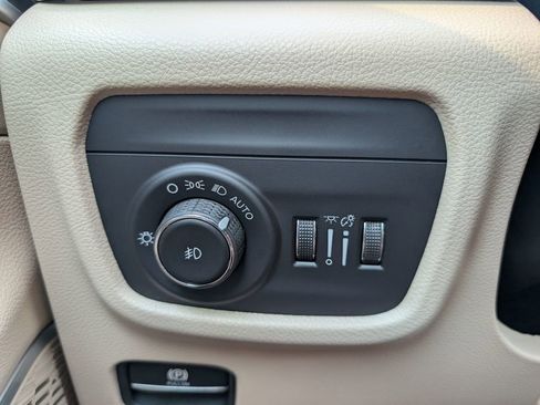 New 2026 Jeep Grand Cherokee Limited AWD/4WD image 38