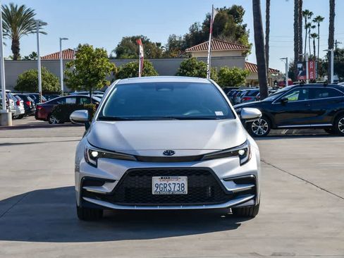 Used 2023 Toyota Corolla SE w/ SE Premium Package image 2