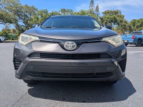 Used 2018 Toyota RAV4 LE FWD image 9
