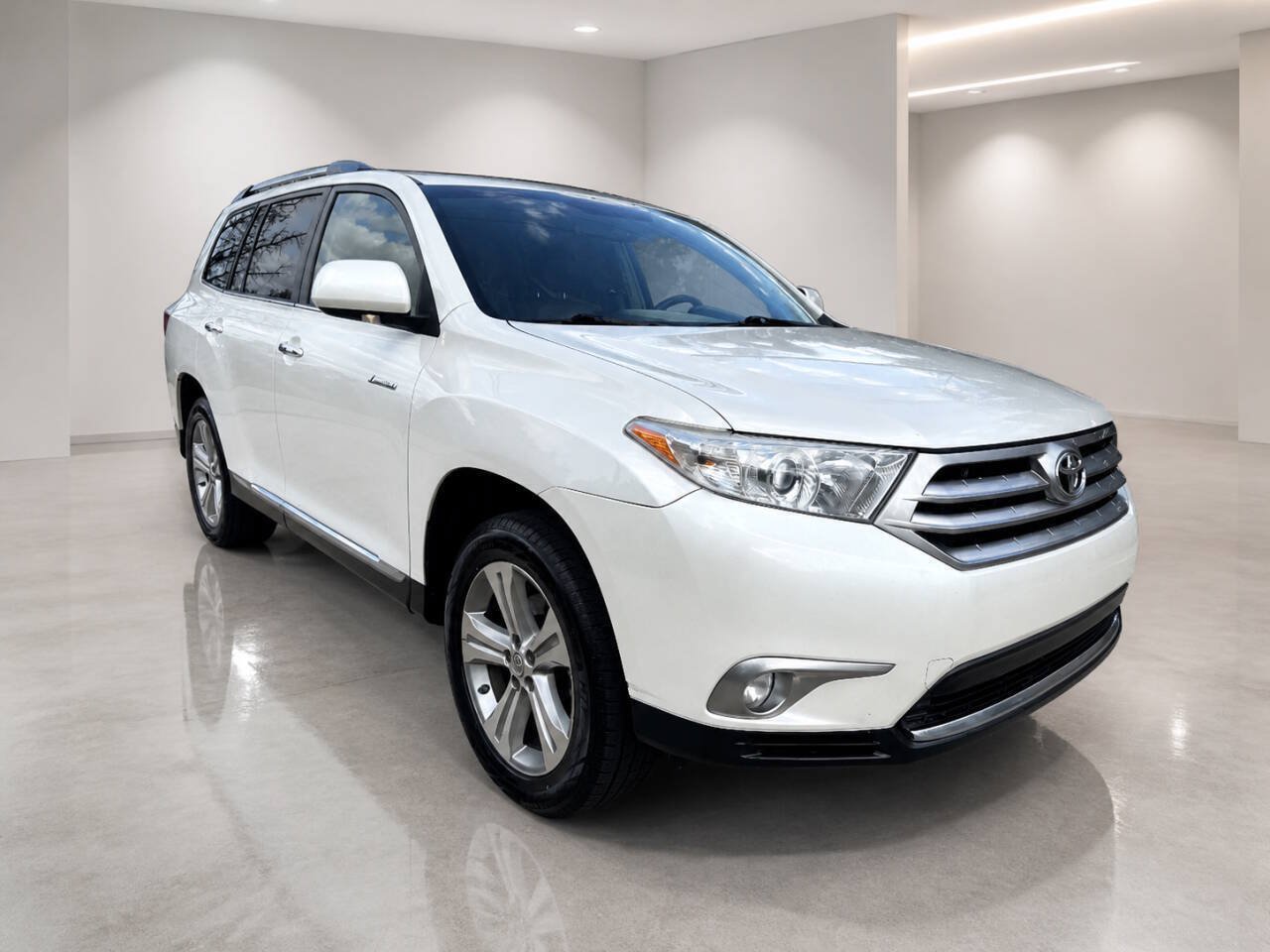 Used 2013 Toyota Highlander Limited AWD/4WD image 1