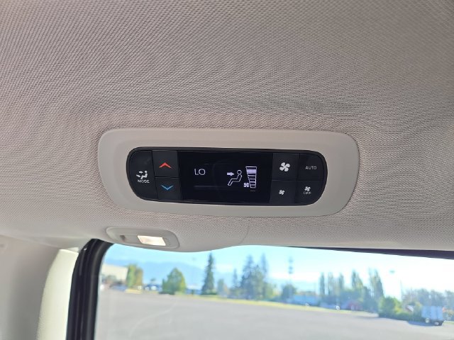 Used 2023 Chrysler Pacifica Limited FWD image 38