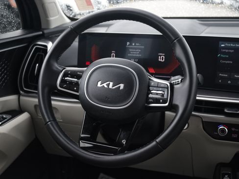 Used 2024 Kia Sorento S w/ Panoramic Sunroof Package FWD image 8