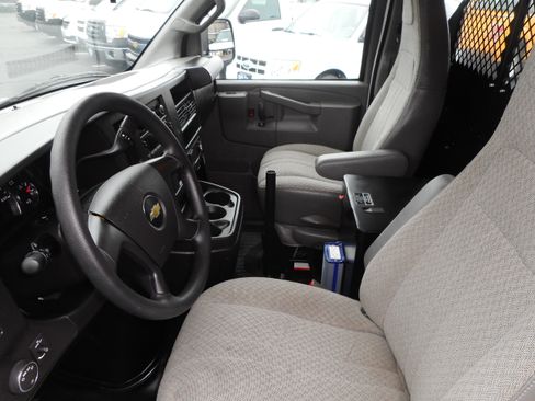 Used 2016 Chevrolet Express 2500 RWD image 13