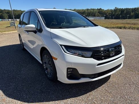 New 2026 Honda Odyssey Touring image 2