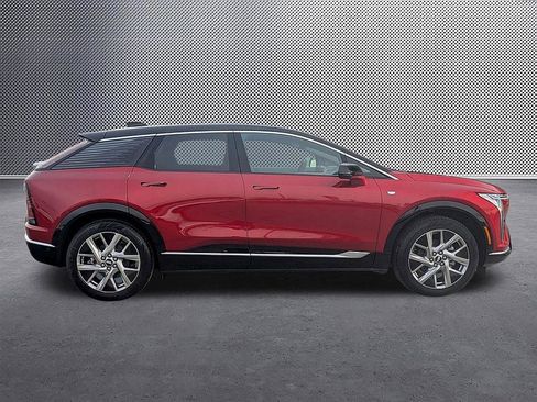 New 2025 Cadillac Optiq Luxury 2 AWD/4WD image 4