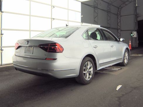 Used 2017 Volkswagen Passat 1.8T S FWD image 6