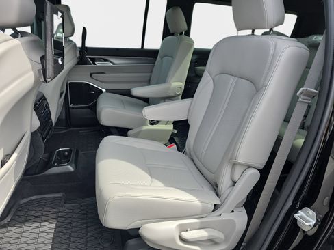 New 2026 Jeep Grand Wagoneer L Limited AWD/4WD image 10