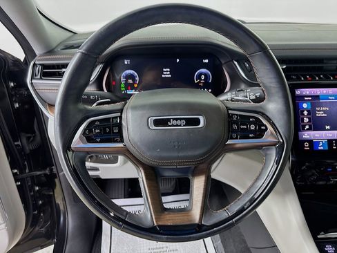 Used 2021 Jeep Grand Cherokee L Summit w/ Luxury Tech Group V AWD/4WD image 12