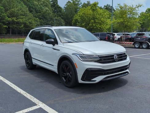 Used 2023 Volkswagen Tiguan SE R-Line FWD image 3