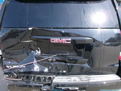 Used 2019 GMC Yukon SLT w/ Open Road Package AWD/4WD image 9