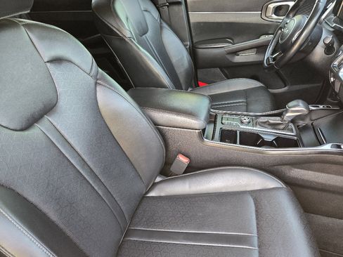 Used 2023 Kia Sorento S w/ Panoramic Sunroof Package image 19
