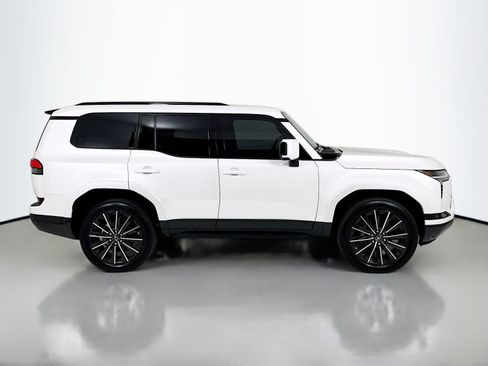 Used 2025 Lexus GX 550 w/ Accessory Package (2T) image 8