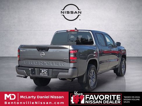 Used 2025 Nissan Frontier SV AWD/4WD image 5