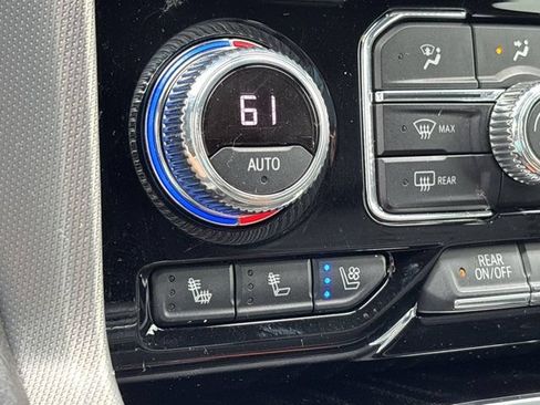 Used 2022 GMC Yukon XL Denali AWD/4WD image 47