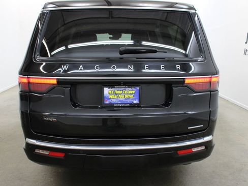 Used 2024 Jeep Wagoneer L Series II w/ Flexible Seating Group AWD/4WD image 4