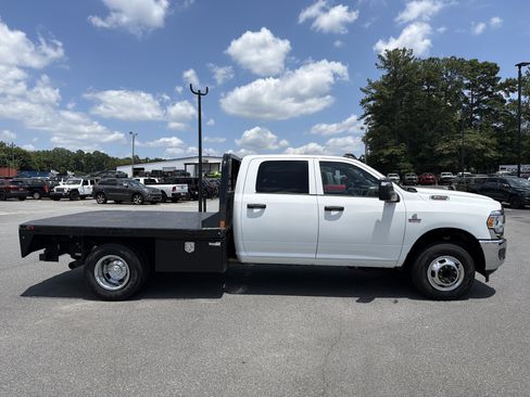 Used 2024 RAM 3500 Tradesman w/ Chrome Appearance Group AWD/4WD image 9