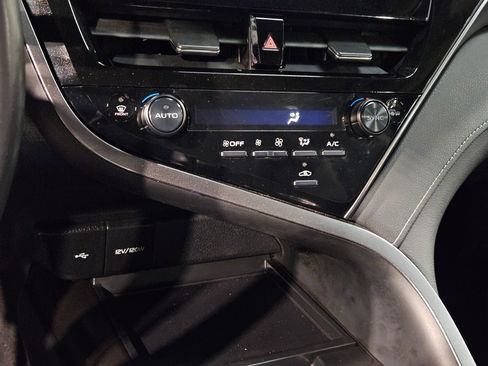 Used 2024 Toyota Camry SE image 30