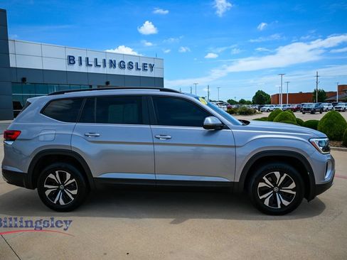 Used 2024 Volkswagen Atlas SE FWD image 8