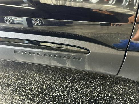 Used 2025 Ford Explorer ST AWD/4WD image 9