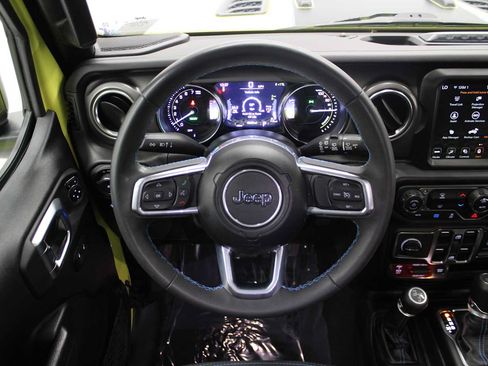 Used 2023 Jeep Wrangler Unlimited Rubicon 4xe AWD/4WD image 17