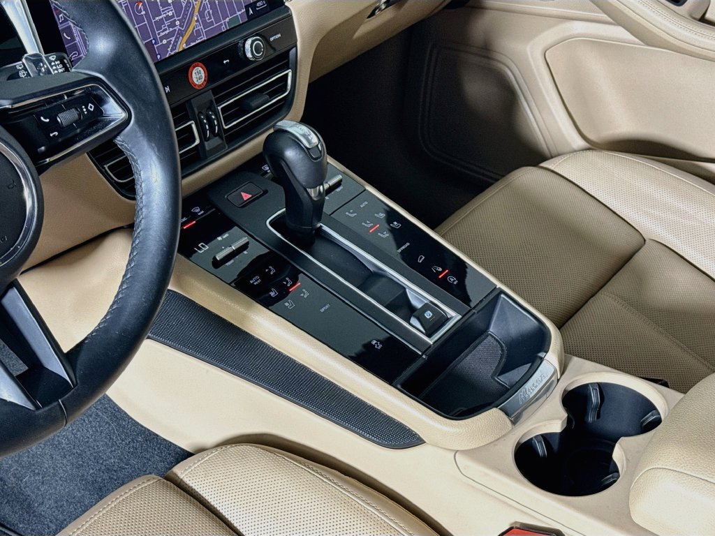 Certified 2023 Porsche Macan AWD/4WD image 21