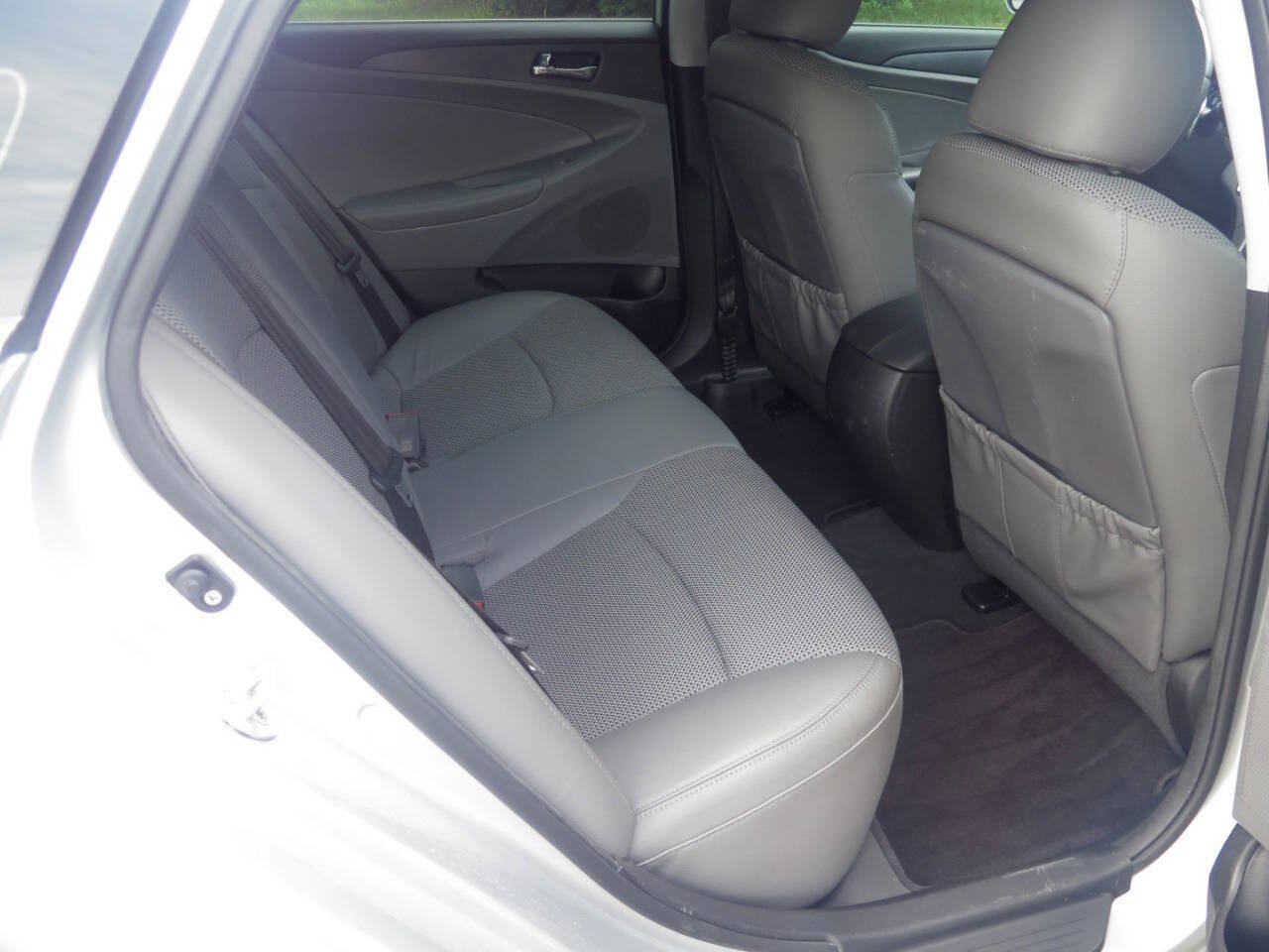 Used 2011 Hyundai Sonata SE FWD image 18