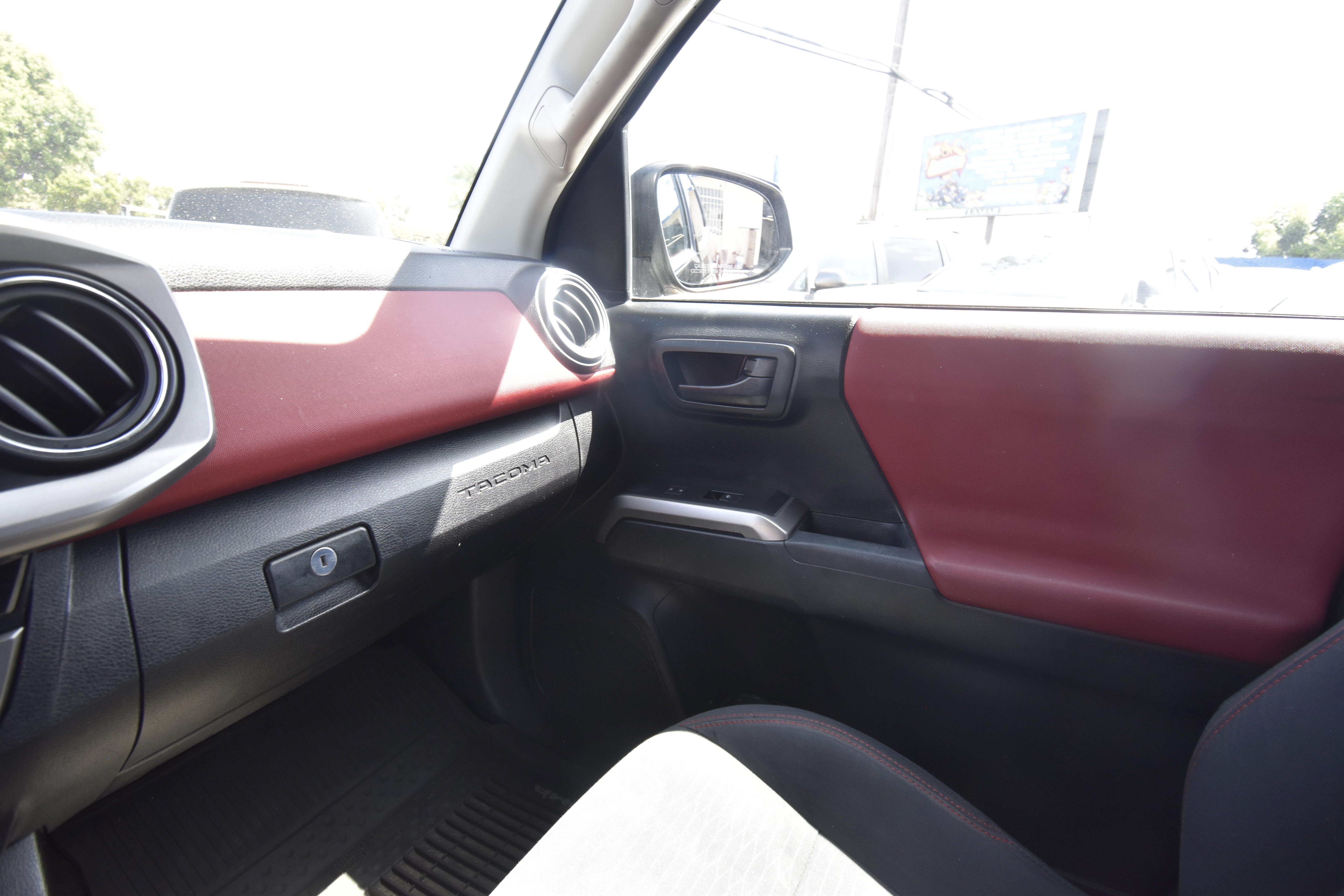 Used 2016 Toyota Tacoma SR5 w/ SR5 Appearance Package (SN) RWD image 14