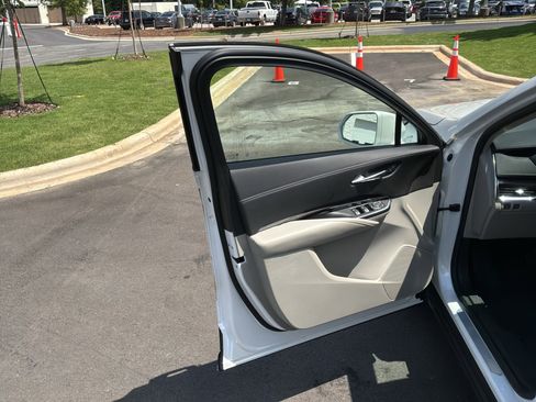 Used 2019 Cadillac XT4 Luxury FWD image 14