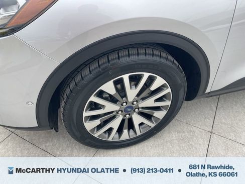 Used 2020 Ford Escape Titanium image 17