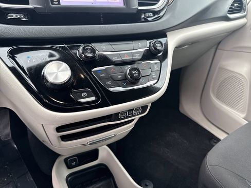 Used 2023 Chrysler Voyager LX FWD image 28